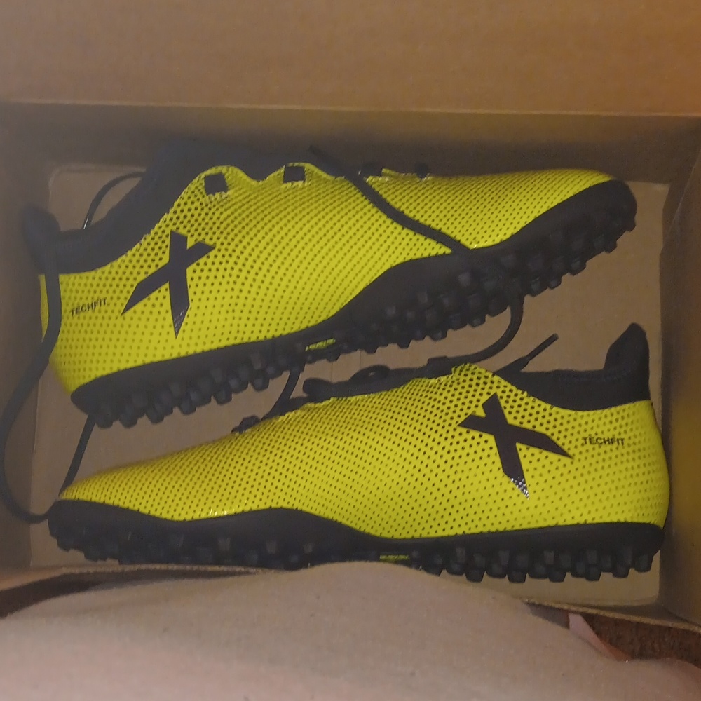 Adidas soccer cleats size 9